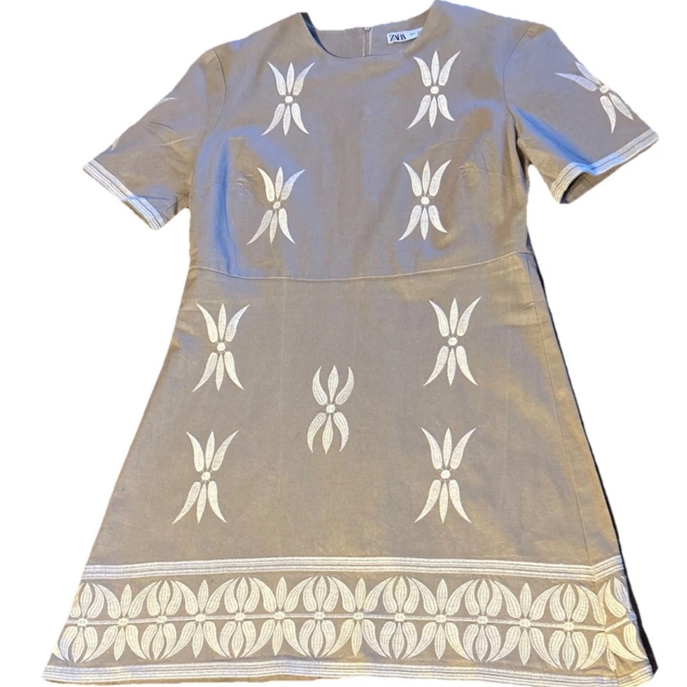 Zara - Women's Size Small- Beige Linen Blend Embroidered Short Sleeve Dress.